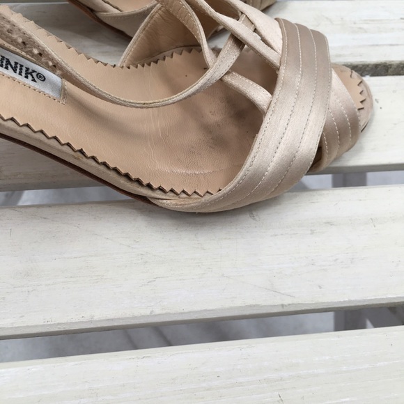 - ⬇️$225 Manolo Blahnik Heels 8 - Picture 10 of 16